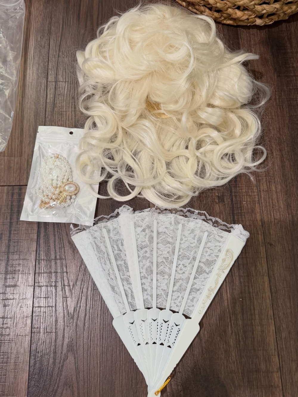 blonde wig, choker & fan set new